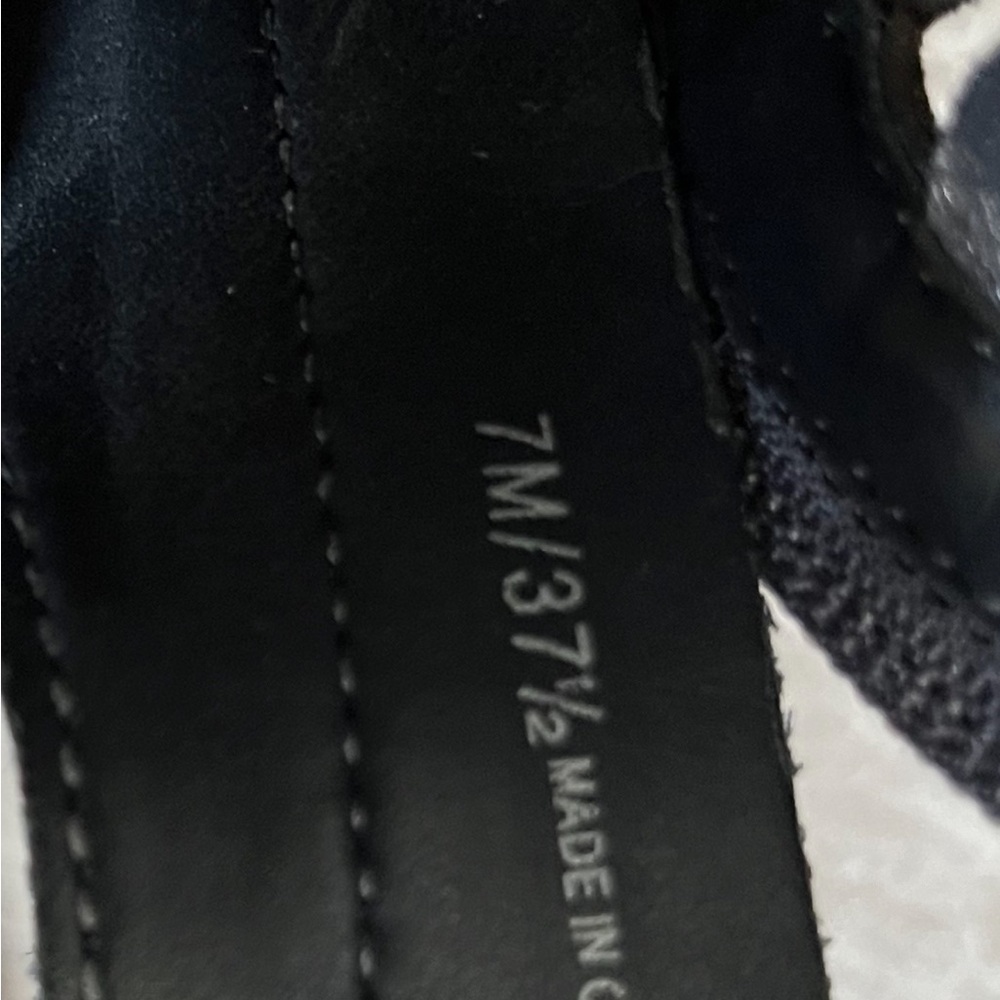 Vince Camuto Denim Blue Ankle Bootie 7M Peep Toe, Inside Zipper. Like New - Picture 9 of 9